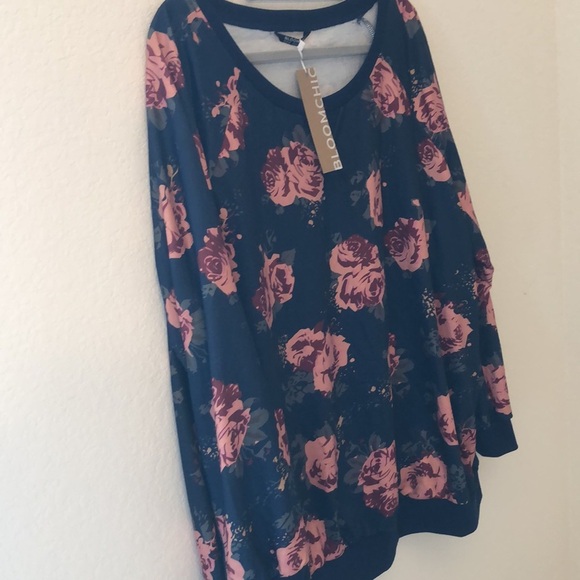 BLOOMCHIC NAVY BLUE FLORAL SWEATSHIRT NWT SIZE 18-20 - Picture 4 of 10